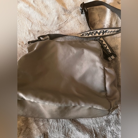 Vintage dkny bag crossbody/shoulder adjustable strap reflective - Picture 4 of 9